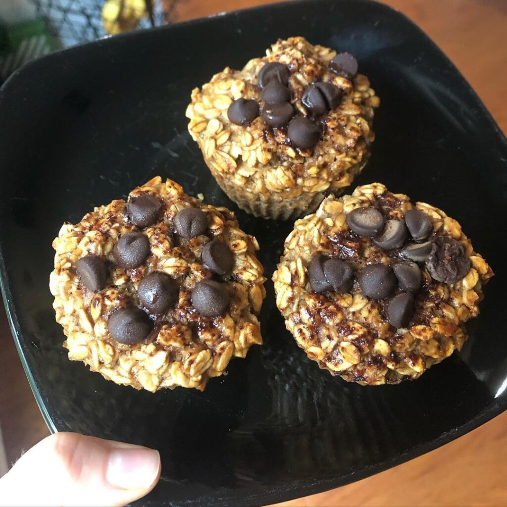 Baked oatmeal cups are a great way to have quick, filling, and nutritious breakf…
