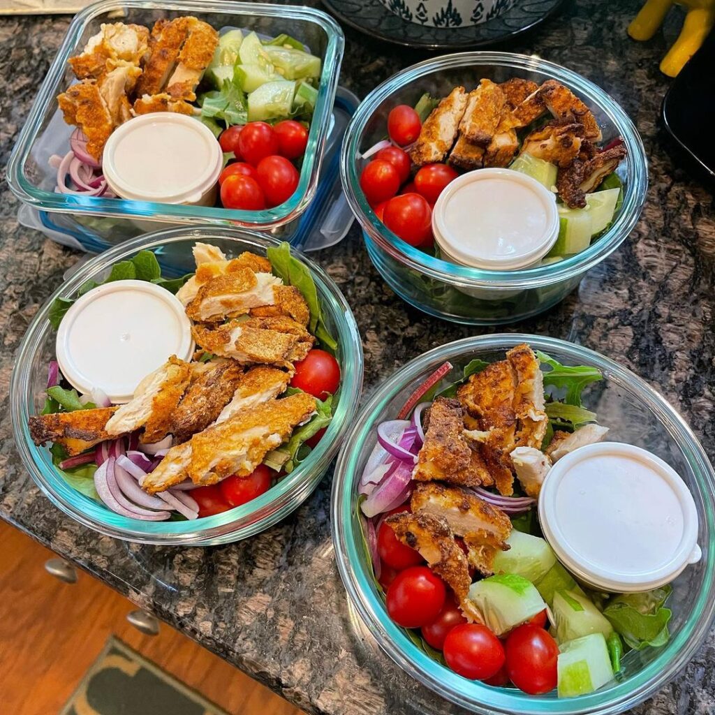 Crispy buffalo chicken salads for lunch this week! No need to reheat, and still …