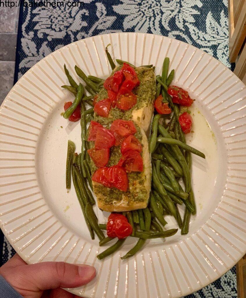 Foil Packet Pesto Salmon – another quick meal that looks gourmet! Such great fla…