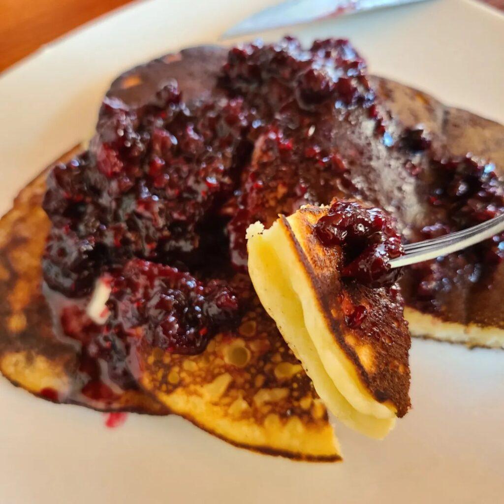 Lemon ricotta pancakes with last second mixed berry syrup 

I ed the new Y…