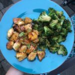 Orange you glad to see this beautiful plate of paleo orange chicken and broccoli…