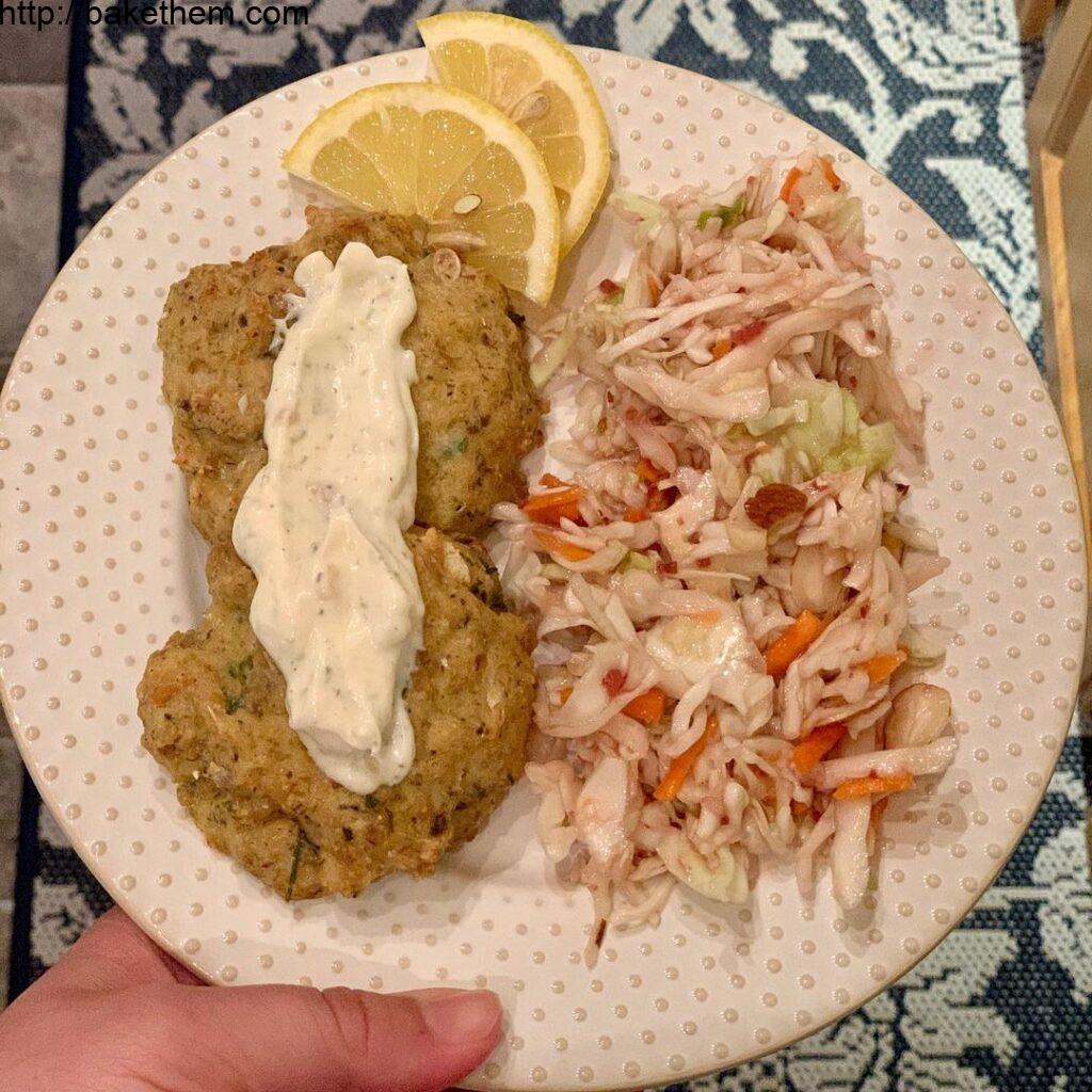 Salmon Cakes with Lemon Aioli and Cole Slaw Salad, such a great light meal for t…