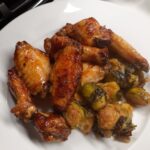Simple simple one pot dinner? Air fryer chicken wings and brussel sprouts! 

Chi…