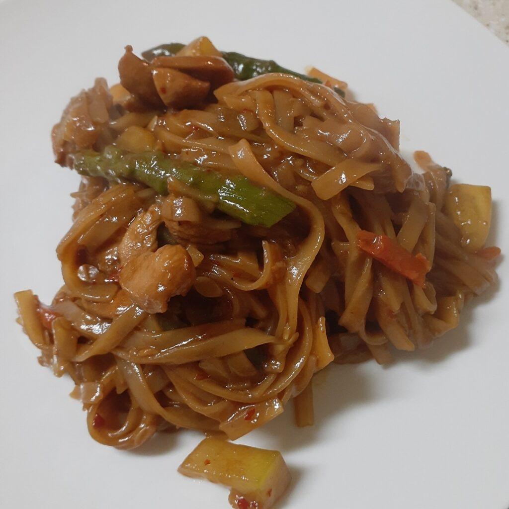 Sweet and spicy garlic noodles and failed at home take fives 

Sauce: garlic chi…
