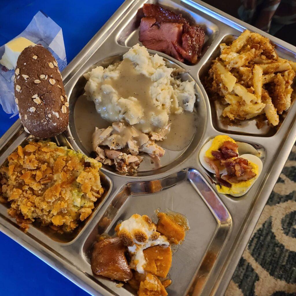 Thanksgiving is my favorite holiday 

Had to break out my Thanksgiving tray! 

M…