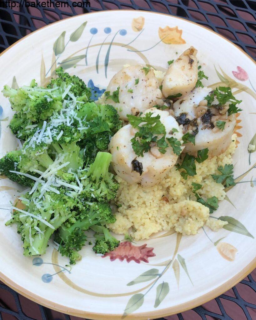 Tonight’s Plate: Lemon garlic seared scallops, couscous, and Parmesan roasted br…