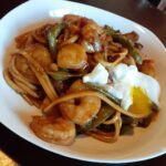 Udon noodles with garlic air fried shrimp and veggies 

Such a simple and lazy d…